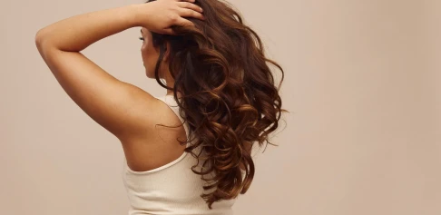 Păr fin care se îngrașă la câteva ore după spălare? Rutina de styling care menține volumul
